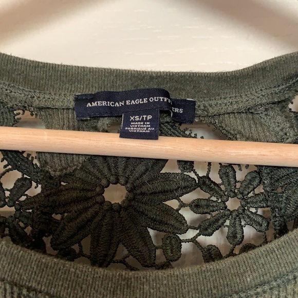AE xs cute army green long sleeve with inset lace - Picture 4 of 11
